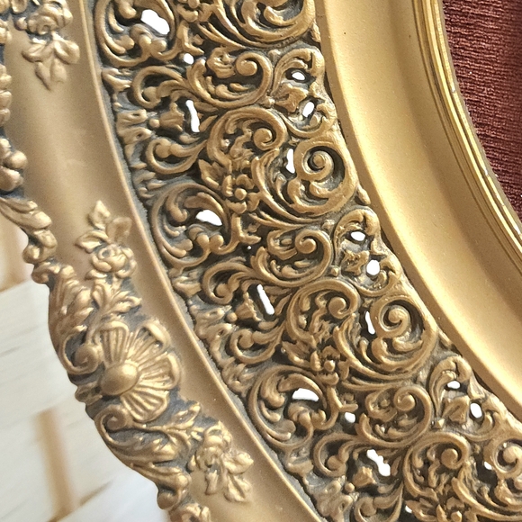 Vintage-Inspired Gold Picture Frame with Portrait - Picture 3 of 7